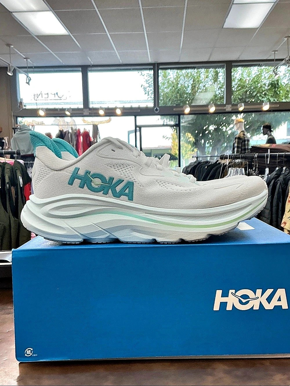 HOKA W Clifton 10 White / Cielo Blue 7.5B